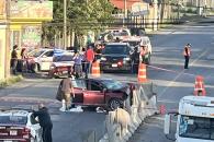 Mueren padre e hijo al estrellar auto