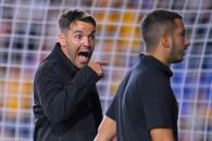 Explota Larcamón en contra de arbitraje ante Tigres Explota Larcamón en contra de arbitraje ante Tigres