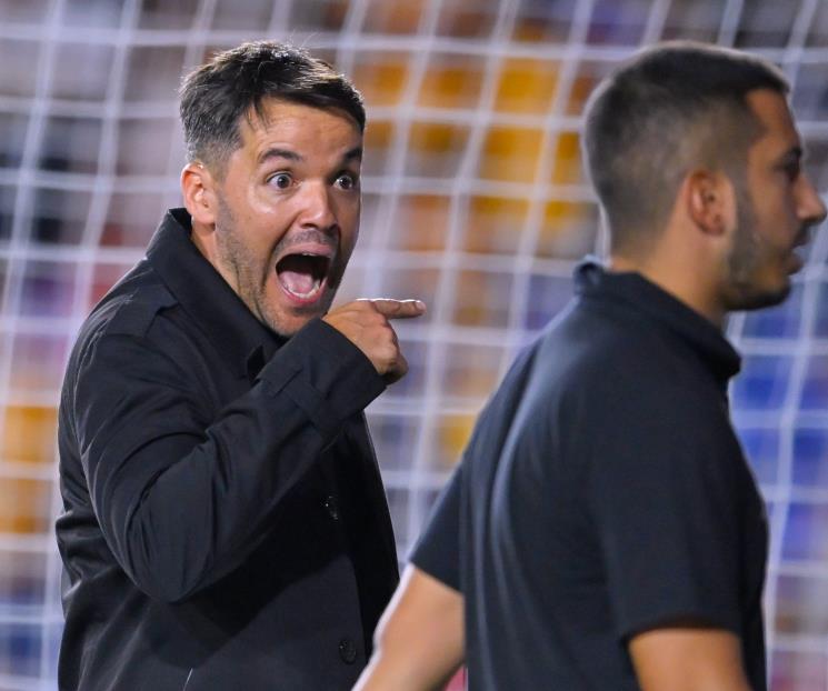 Explota Larcamón en contra de arbitraje ante Tigres Explota Larcamón en contra de arbitraje ante Tigres