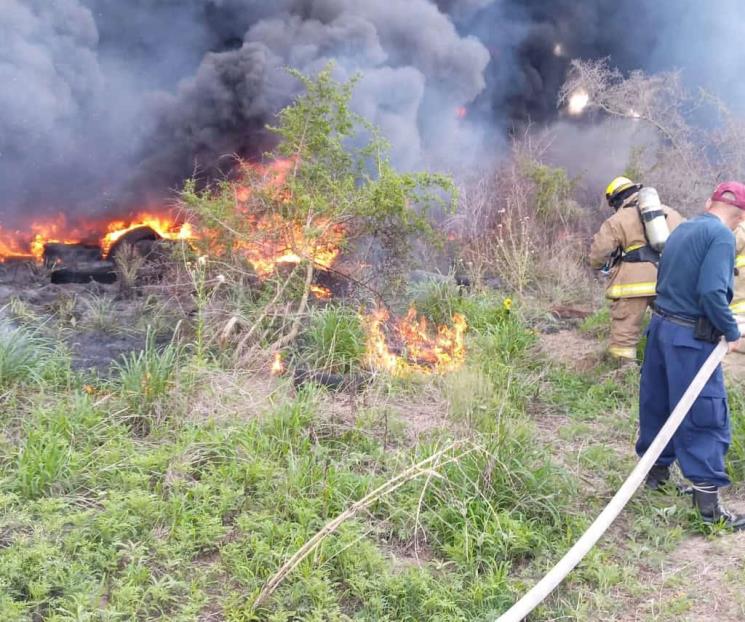 Queman llantas y ocasionan incendio forestal Queman llantas y ocasionan incendio forestal