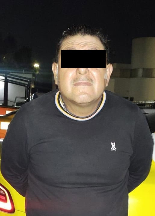Un hombre y una mujer, fueron detenidos por oficiales de la Policía de Monterrey, al presuntamente robar a un ciudadano que se encontraba dormido en una banca, la madrugada de ayer en la Alameda Mariano Escobedo.
