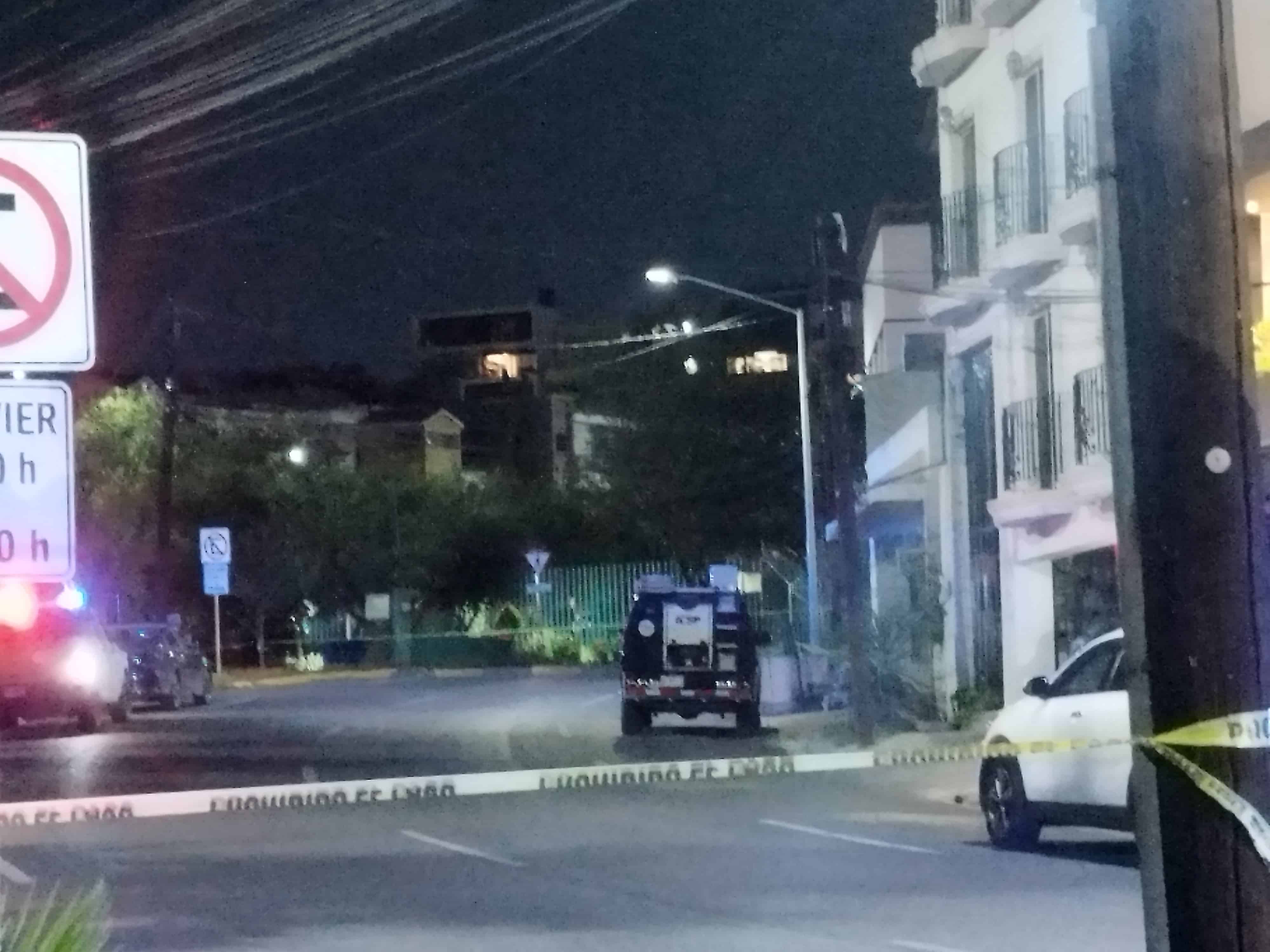 Un hombre fue asesinado al interior de su domicilio donde desorden, agentes ministeriales investigan los hechos, al poniente de Monterrey.