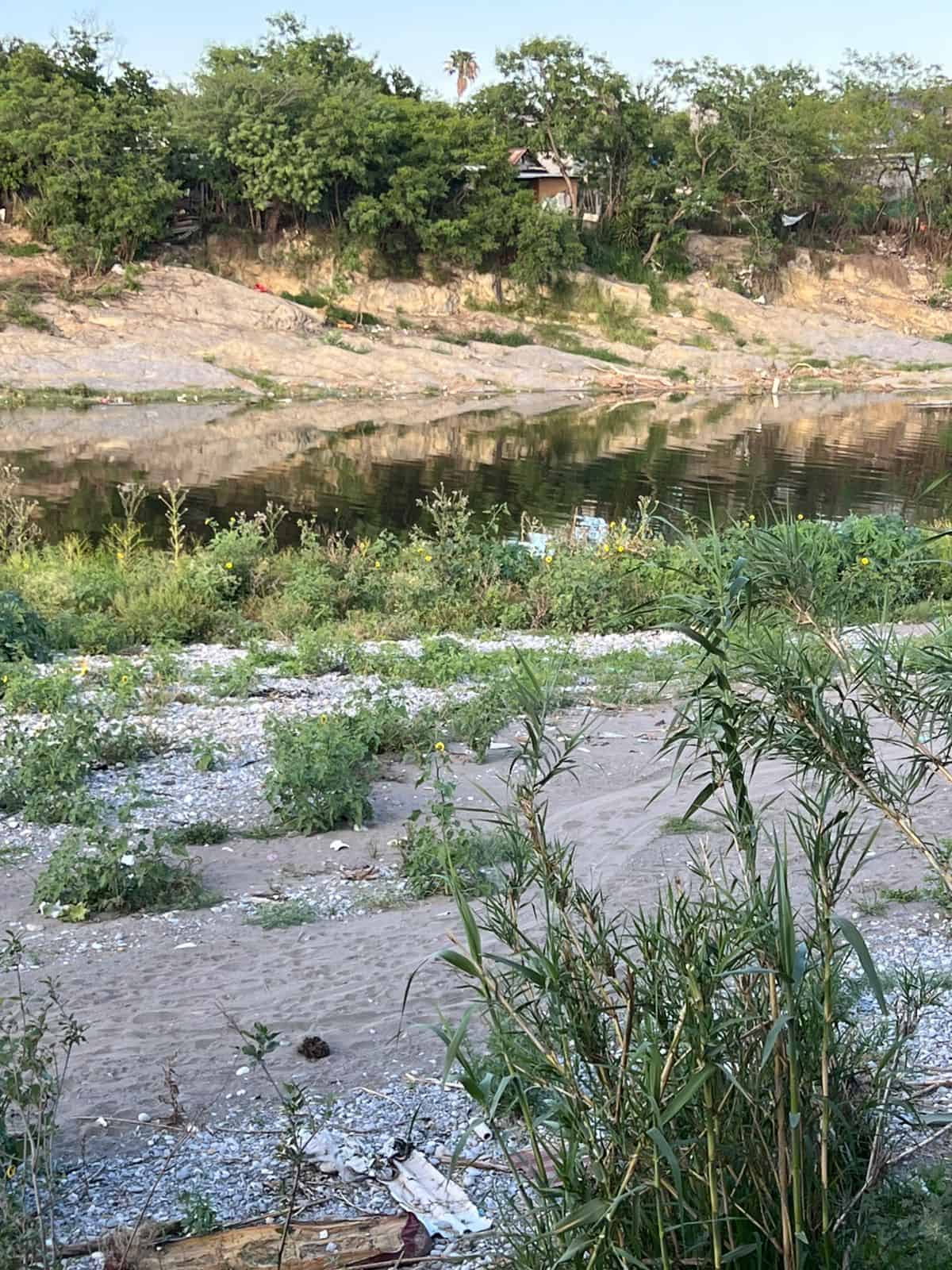 Un niño de tan solo 8 años de edad, que junto con otros pequeños se lanzó al Río Santa Catarina para nadar, murió por sumersión al caer en un pozo profundo, en Cadereyta.