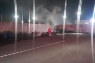 Arde basura en patio de empresa Arde basura en patio de empresa