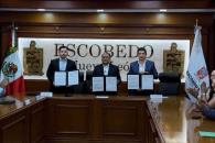 Firma Andrés Mijes convenio con el INEA Firma Andrés Mijes convenio con el INEA