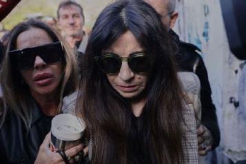 Explota contra médicos la hija de Maradona