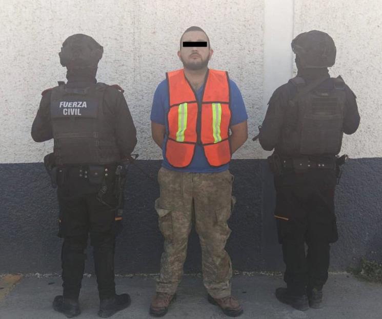 Detienen a hombre con arma de fuego Detienen a hombre con arma de fuego