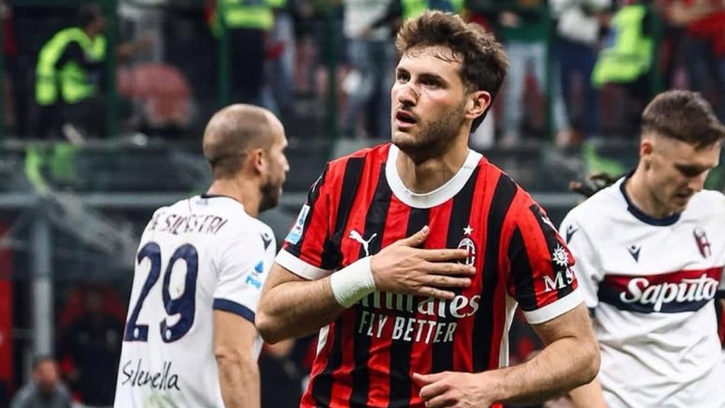 Va Santi Giménez por su primer título en Copa de Italia Va Santi Giménez por su primer título en Copa de Italia