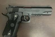Amenaza a automovilista con réplica de arma de fuego Amenaza a automovilista con réplica de arma de fuego