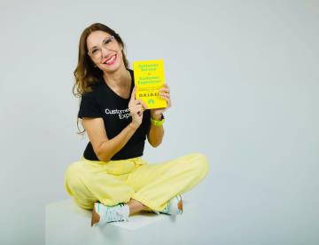 Yami Almaguer Gil presenta su obra literaria O.R.I.G.E.N