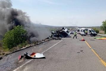 Tragedia en la autopista Cuacnopalan-Oaxaca deja 21 muertos