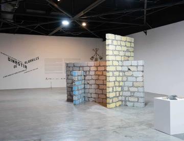 Cuestiona normas de arquitectura con la expo “Dinastía de albañiles