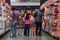 Consumo privado liga dos meses a la baja en abril, estima Inegi Consumo privado liga dos meses a la baja en abril, estima Inegi