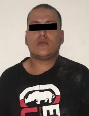 En posesión de droga y cuando peleaban en la vía pública, dos hombres fueron arrestados por elementos de Seguridad Pública de Santa Catarina.