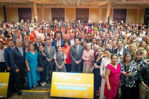 Reconoce gobernador a 509 maestros