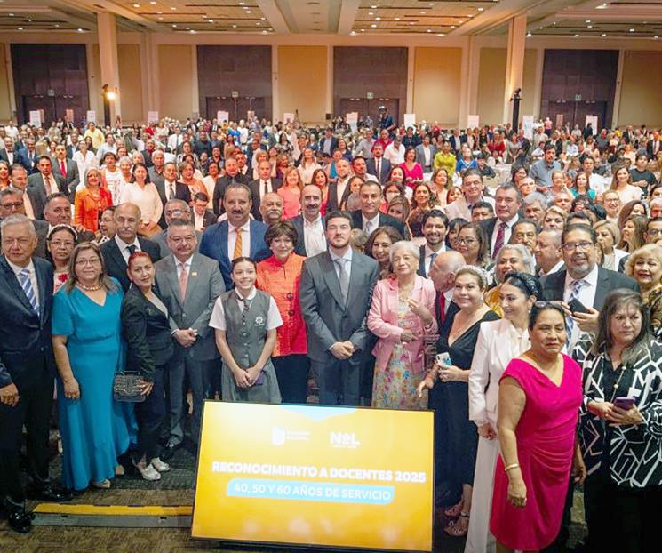 Reconoce gobernador a 509 maestros Reconoce gobernador a 509 maestros