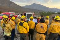 Sigue combate a incendio forestal