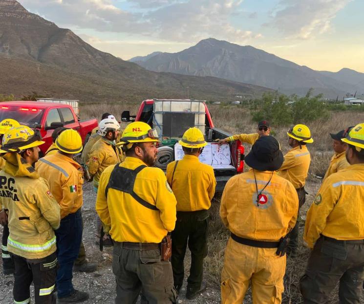 Sigue combate a incendio forestal Sigue combate a incendio forestal