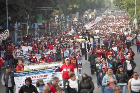 Rechazan maestros de la CNTE aumento salarial del 9%