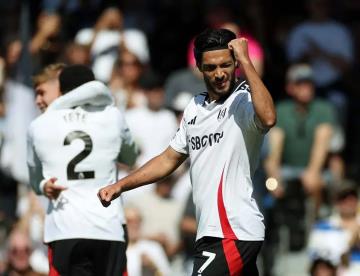 Renueva Raúl Jiménez con Fulham