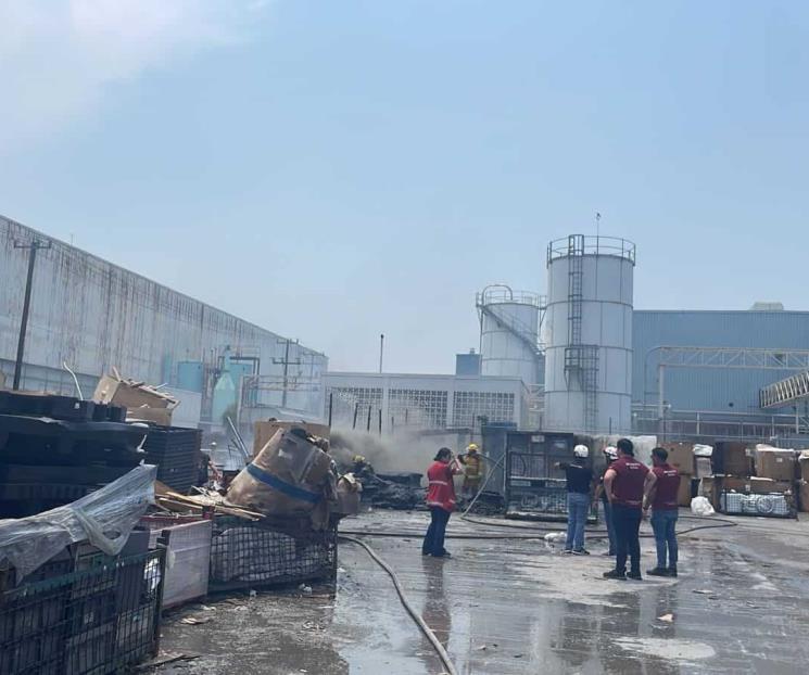 Evacuan a 100 por incendio en empresa Evacuan a 100 por incendio en empresa