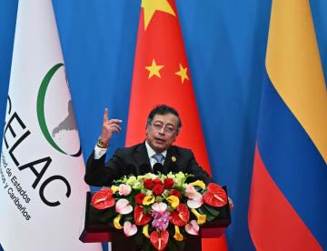 Solicita Petro ingreso de Colombia al banco de los BRICS