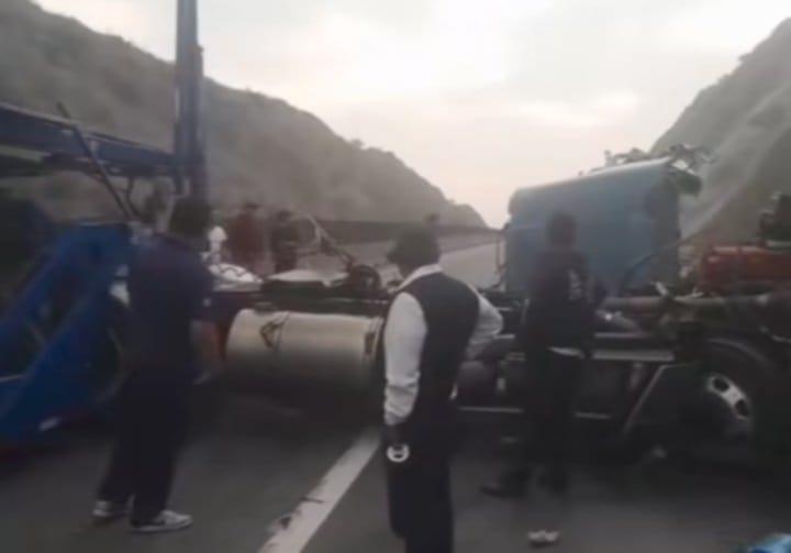 Se registra choque en Autopista a Saltillo Se registra choque en Autopista a Saltillo
