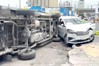 Deja choque y volcadura dos lesionados en Monterrey Deja choque y volcadura dos lesionados en Monterrey