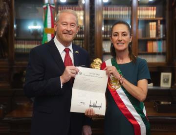 Recibe Sheinbaum cartas credenciales del nuevo Embajador de EU