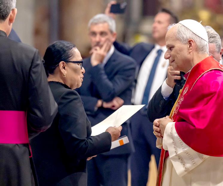 Rosa Icela entrega carta de Sheinbaum al Papa León XIV Rosa Icela entrega carta de Sheinbaum al Papa León XIV