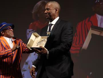 Recibe Denzel Washington la Palma de Oro en Cannes
