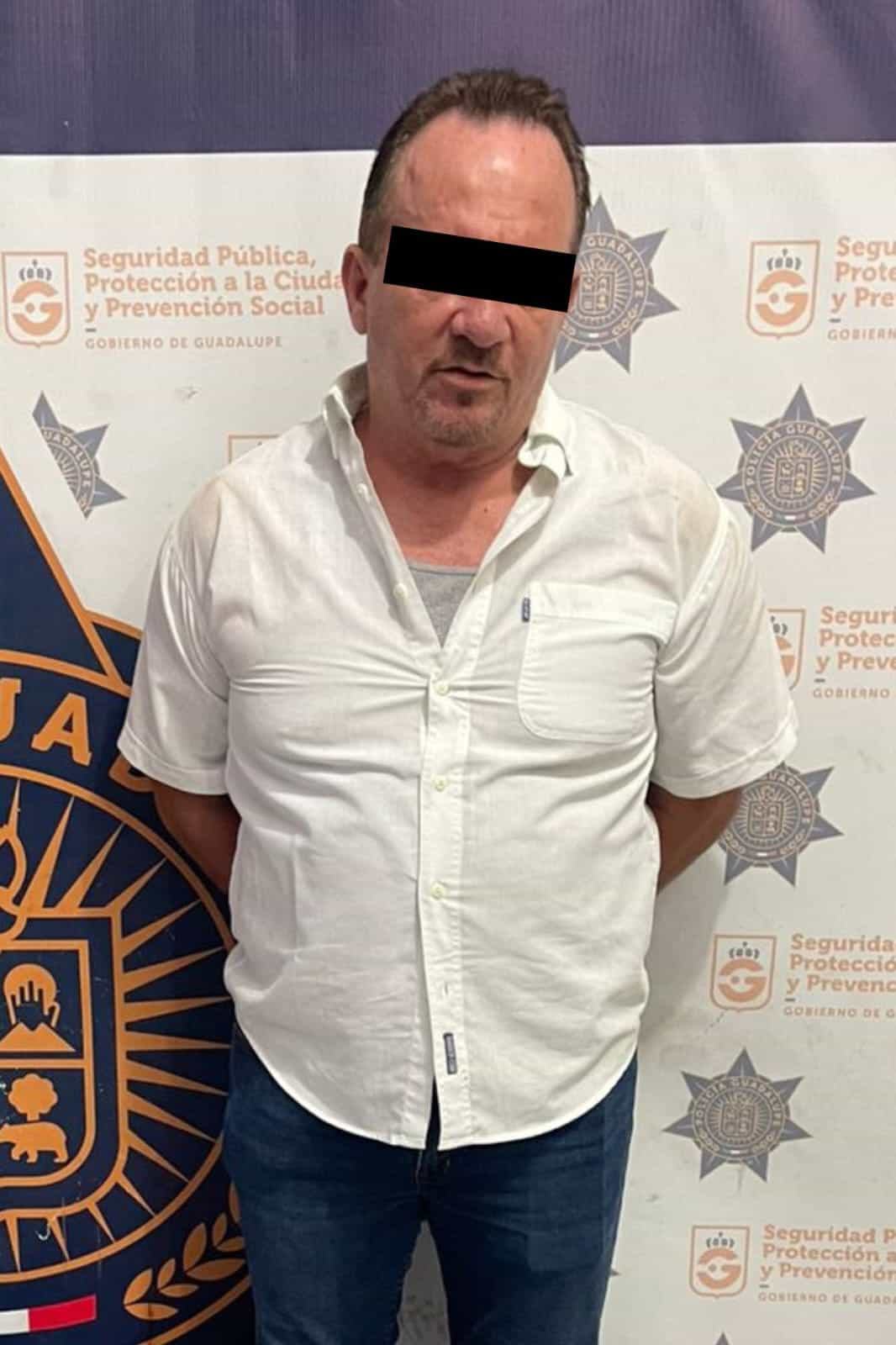 Elementos de la Policías de Guadalupe desarmaron a un hombre que amagaba con un arma de fuego a una mujer.