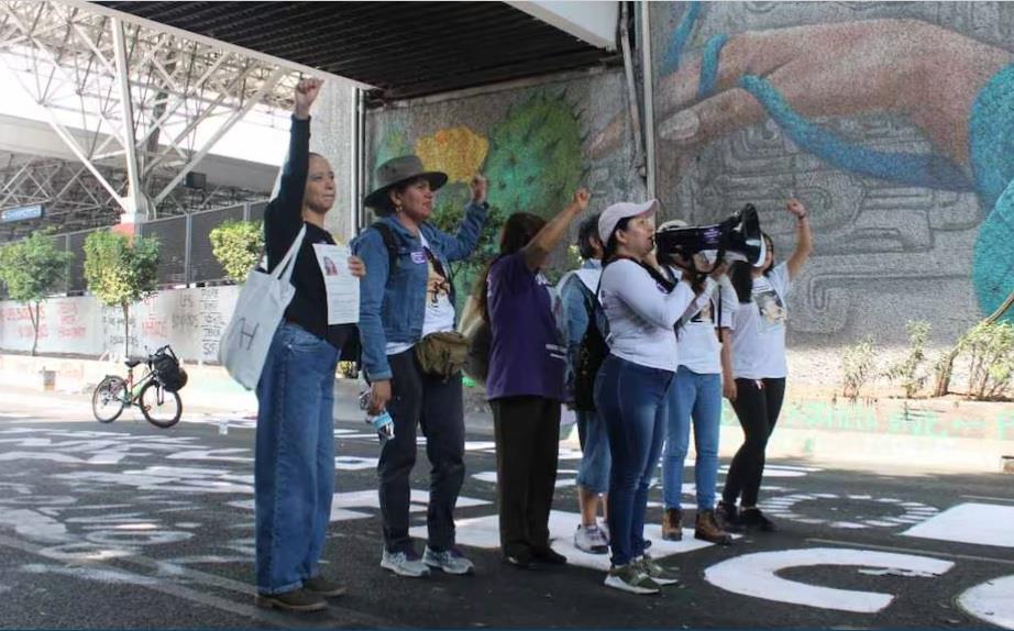 Continúa cerrada calzada de Tlalpan por presencia de manifestantes Continúa cerrada calzada de Tlalpan por presencia de manifestantes