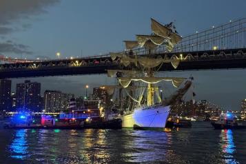 Buque Cuauhtémoc realizó tres llamadas de auxilio