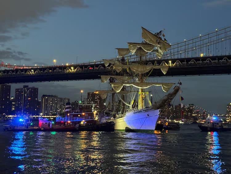Buque Cuauhtémoc realizó tres llamadas de auxilio Buque Cuauhtémoc realizó tres llamadas de auxilio