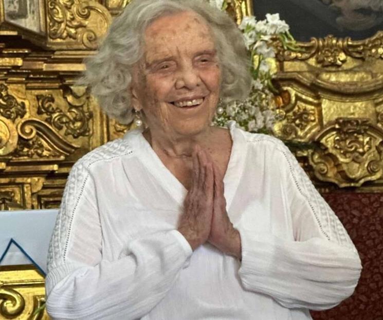 Con Mariachi, Elena Poniatowska celebra sus 93 años Con Mariachi, Elena Poniatowska celebra sus 93 años