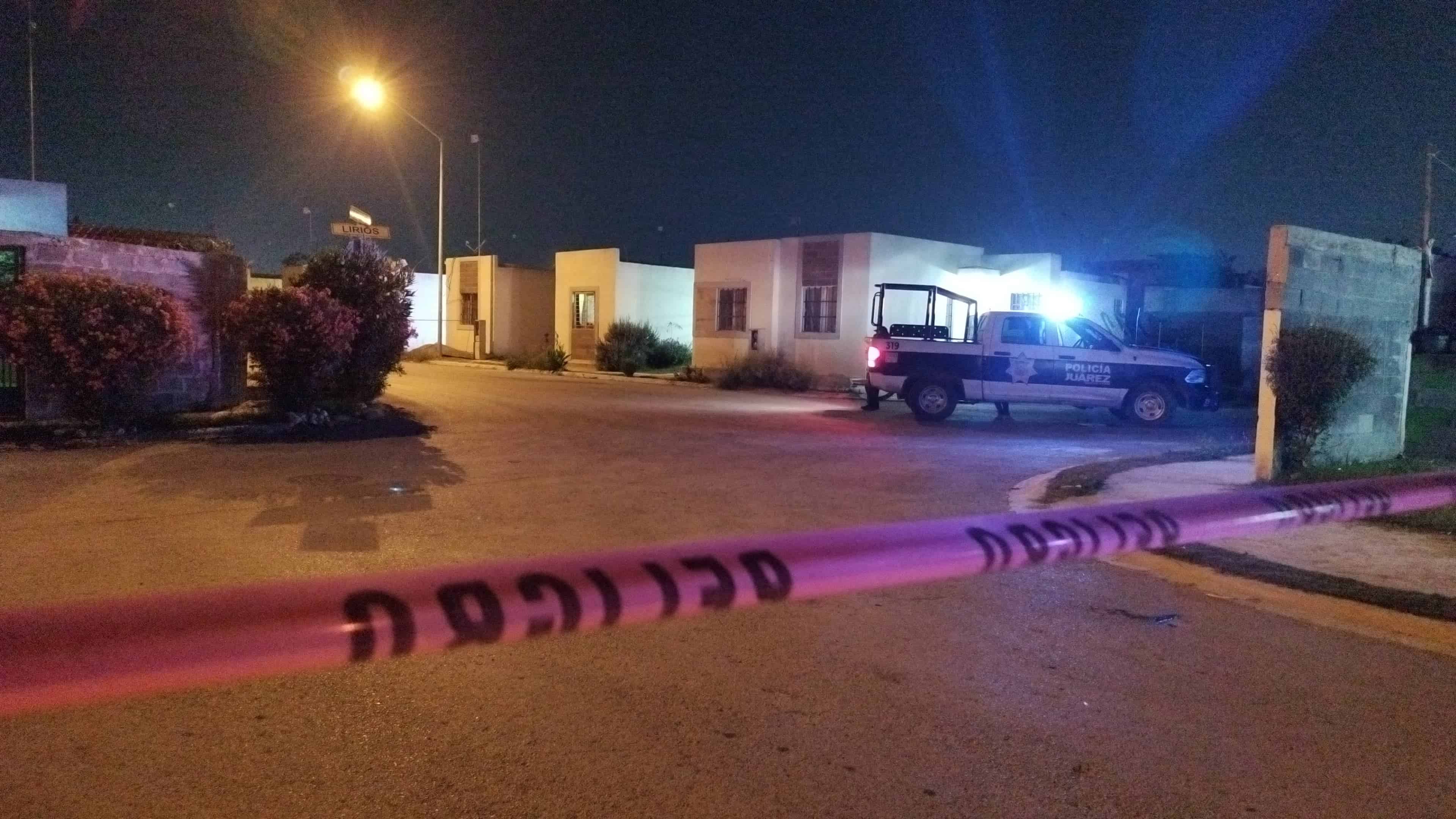 El hallazgo de restos humanos sobre una narcomanta en la vía pública, movilizó a agentes ministeriales, en Juárez.