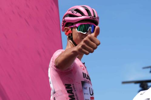 Sigue líder Isaac del Toro en Giro de Italia tras etapa 11