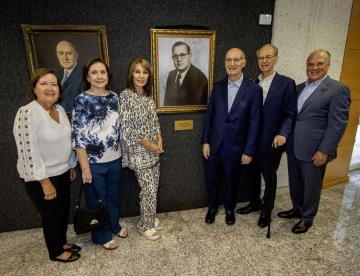 Develan retrato de rector fundador de la Universidad de Monterrey