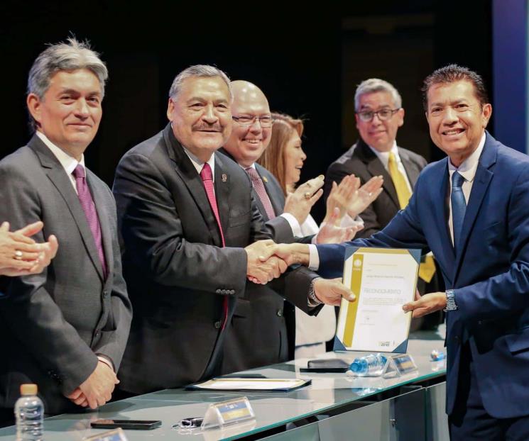 Reconoce Universidad trayectoria de más de 500 trabajadores Reconoce Universidad trayectoria de más de 500 trabajadores