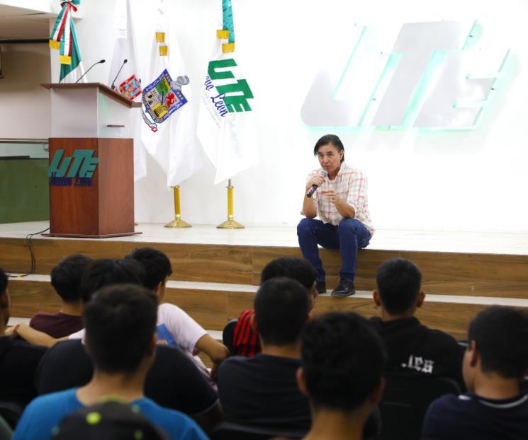 Comparte Armando Alanís su experiencia con Acción Poética Comparte Armando Alanís su experiencia con Acción Poética