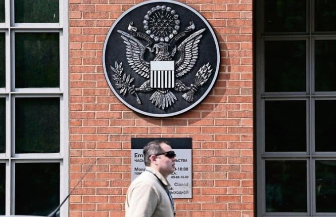 Balean a mujer tras conducir hacia entrada de CIA sin detenerse Balean a mujer tras conducir hacia entrada de CIA sin detenerse