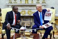 Acusa Trump genocidio contra personas blancas Acusa Trump genocidio contra personas blancas