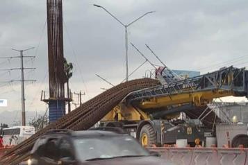 Cae castillo de columna del Metro