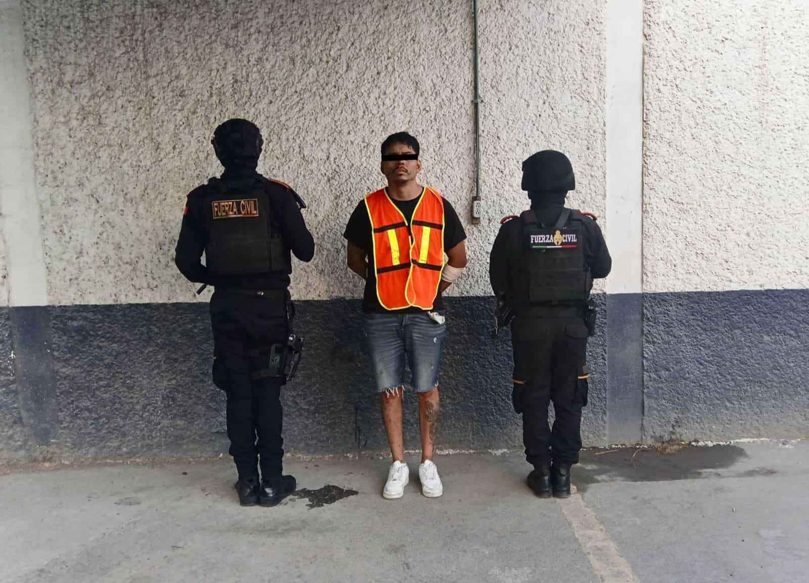 Tras una denuncia anónima ciudadana, policías de Fuerza Civil realizaron la detención de un masculino armado, al sur de la ciudad.