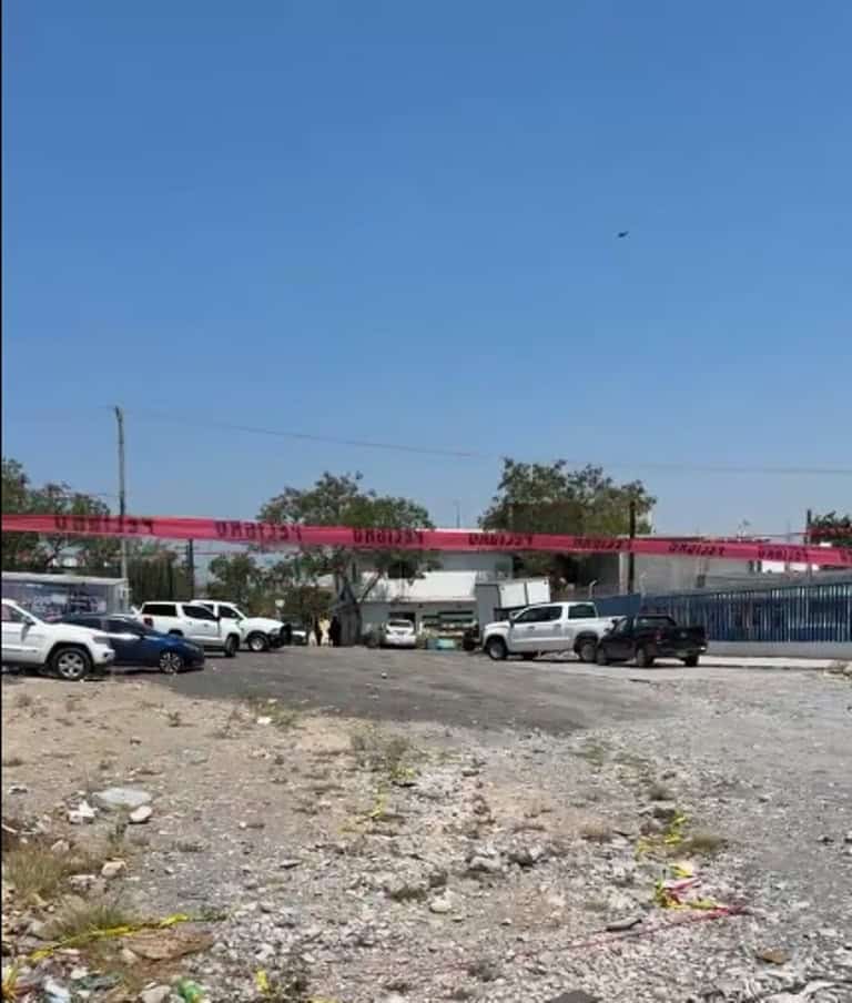 Después de cuatro días de resguardo, elementos federales y estatales, catearon una vivienda en la Colonia Puerta del Sol, donde se decomisaron cinco kilos de cocaína y otras sustancias prohibidas.