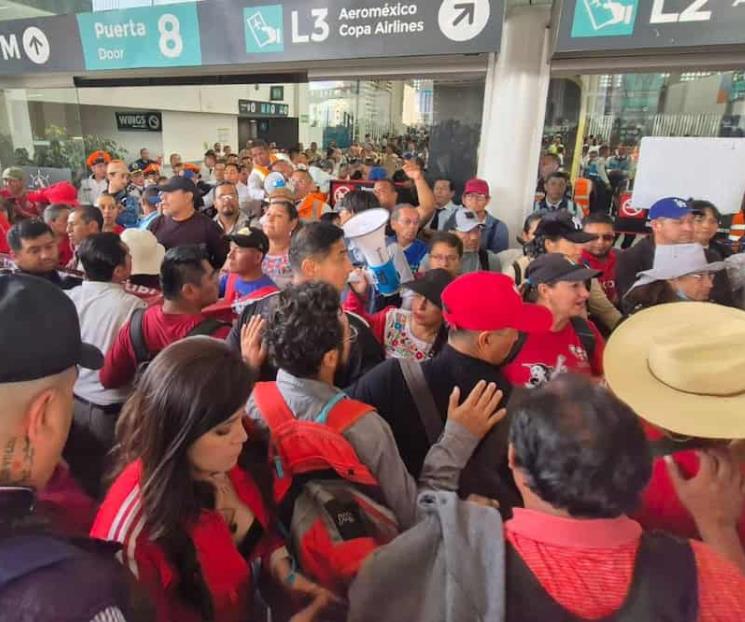 Maestros de la CNTE amagan con instalar plantón en el AICM