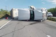 Vuelca tráiler en Montemorelos Vuelca tráiler en Montemorelos