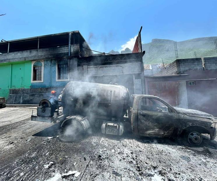 Se incendia pipa de gas Se incendia pipa de gas