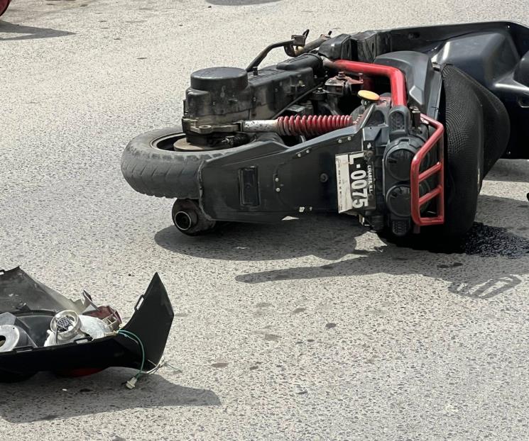 Muere universitario tras ser impactado en su moto